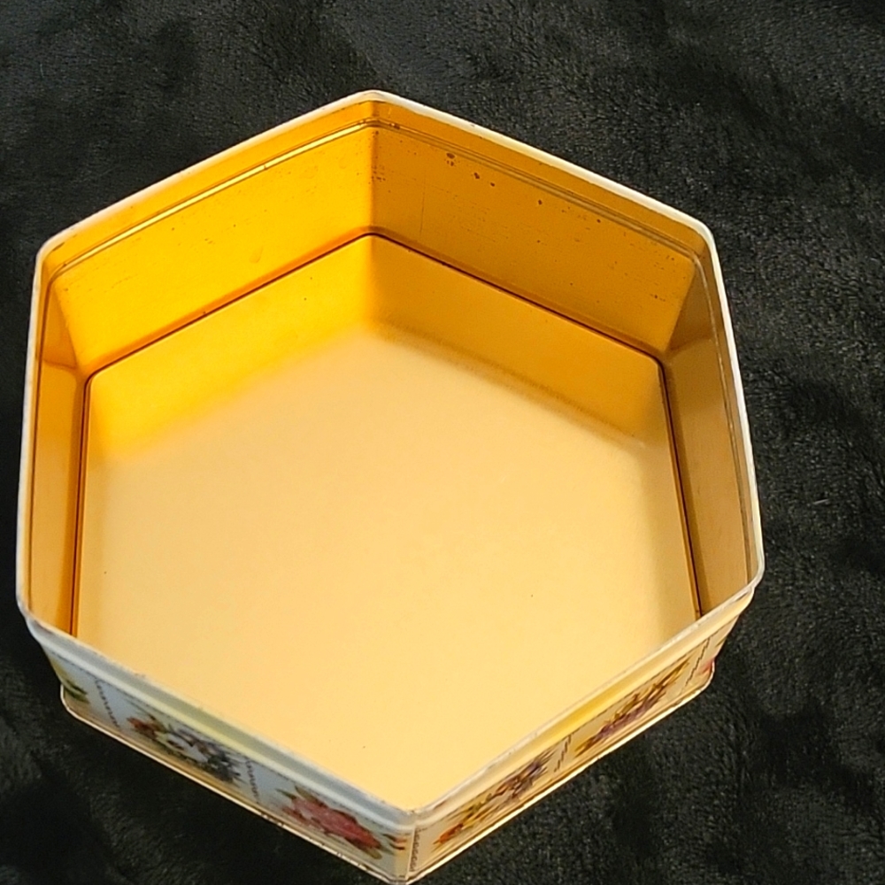 Vintage Rose 🌹 Octagon  Tin - Picture 9 of 16